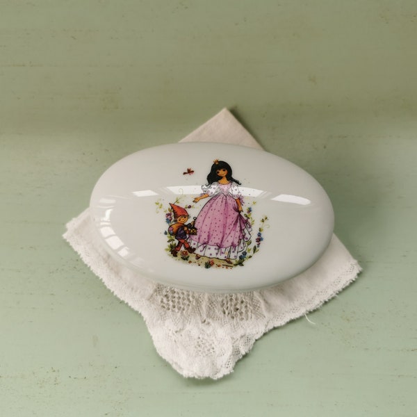 Petite boîte porcelaine de Limoges princesse vintage
