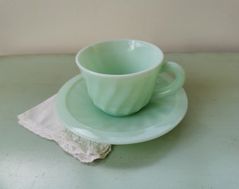 Arcopal vintage opaline jadeite coffee cup