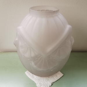 Art Deco frosted gegoten glazen vaas