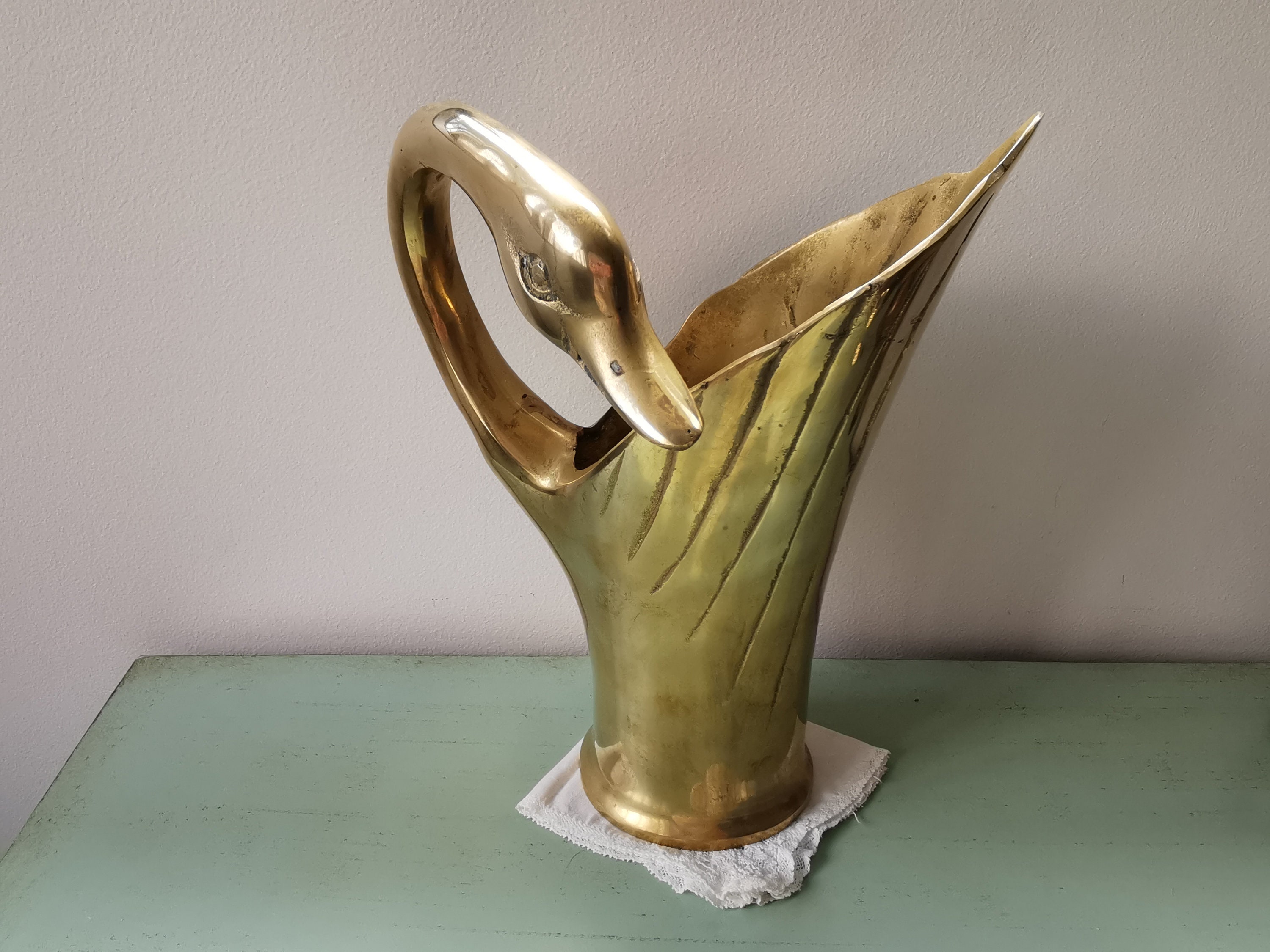 Pichet ou Vase Cygne en Laiton Vintage