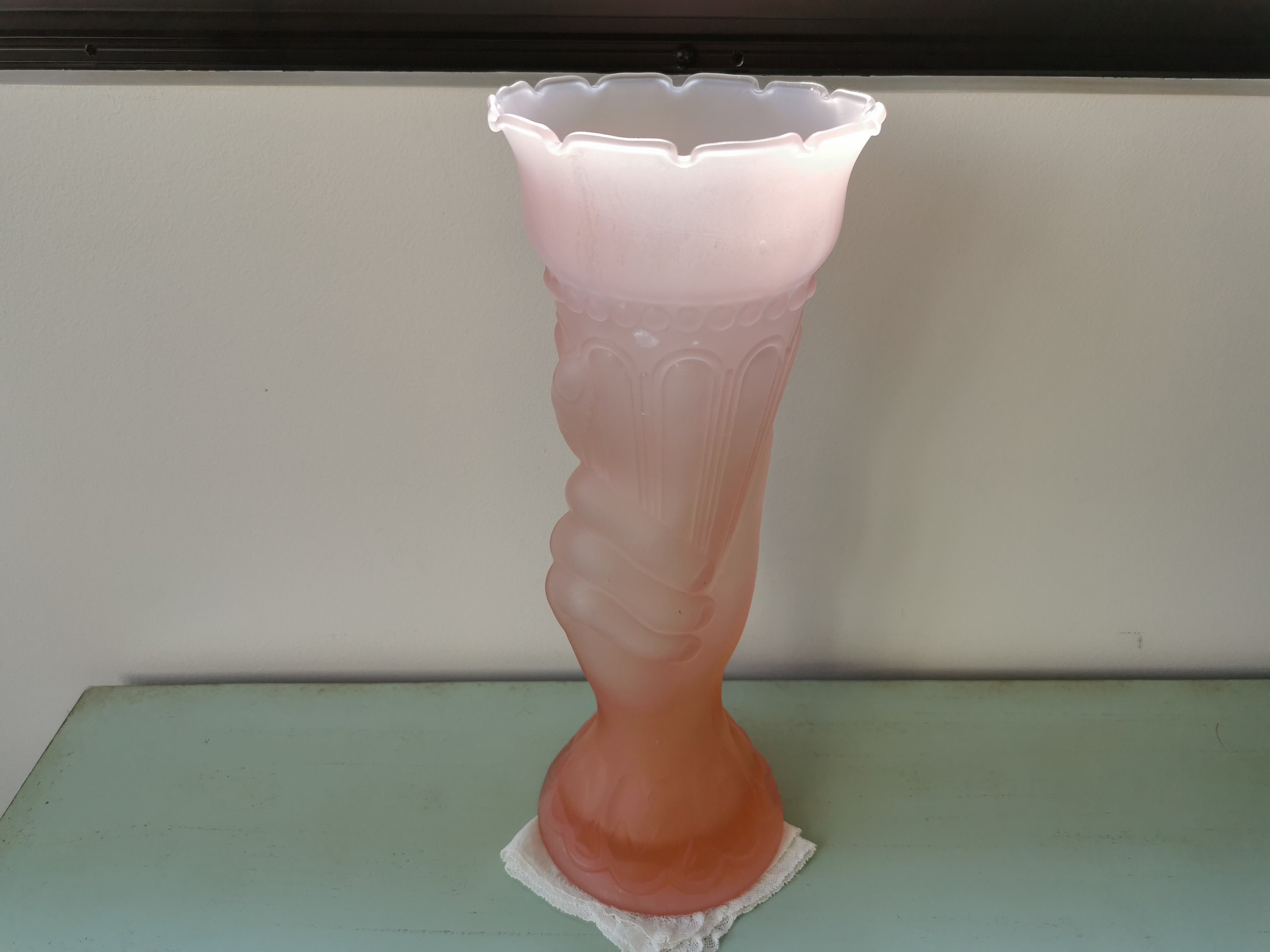 Vase Main en Verre Rose Dépoli