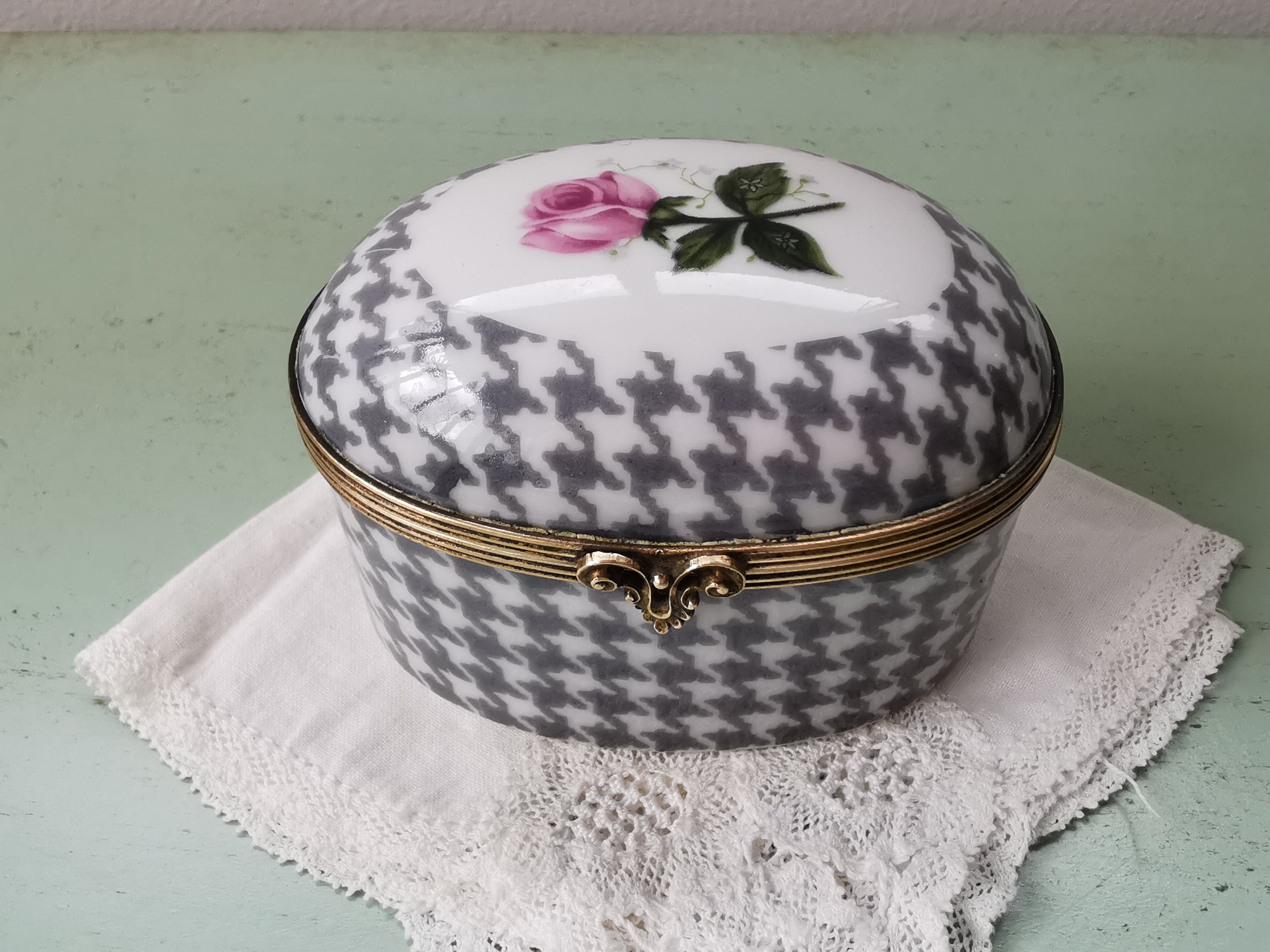 Boîte Rose Pied-De-Poule Gris Porcelaine de Limoges Vintage