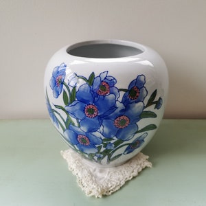 Vintage blue flower porcelain ball vase