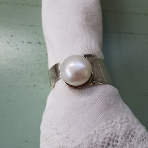 Adjustable 925 silver and pearl ring