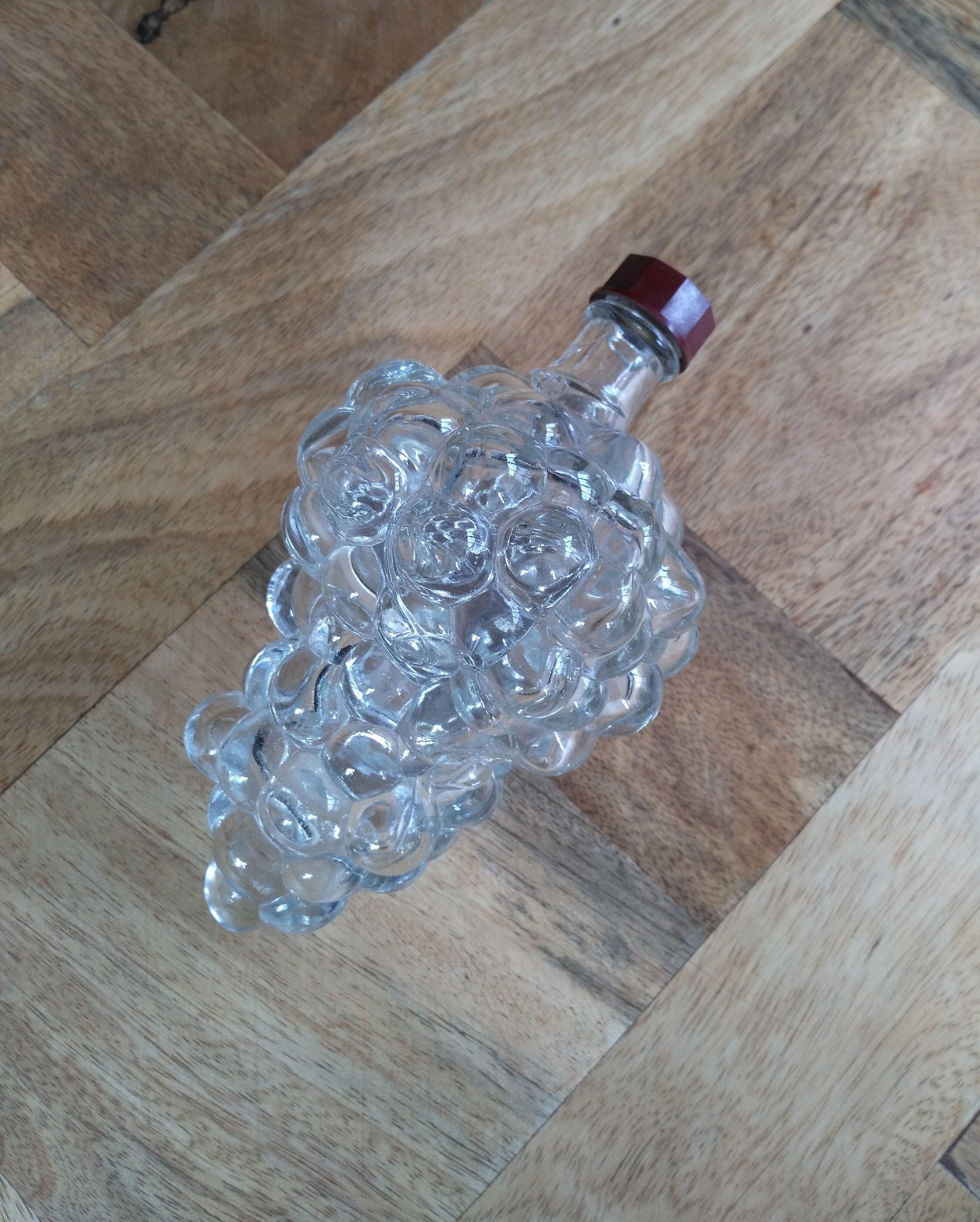 Flacon/Bouteille en Verre Moulé Forme de Grappe Raisins Bouchon Bakélite Rouge