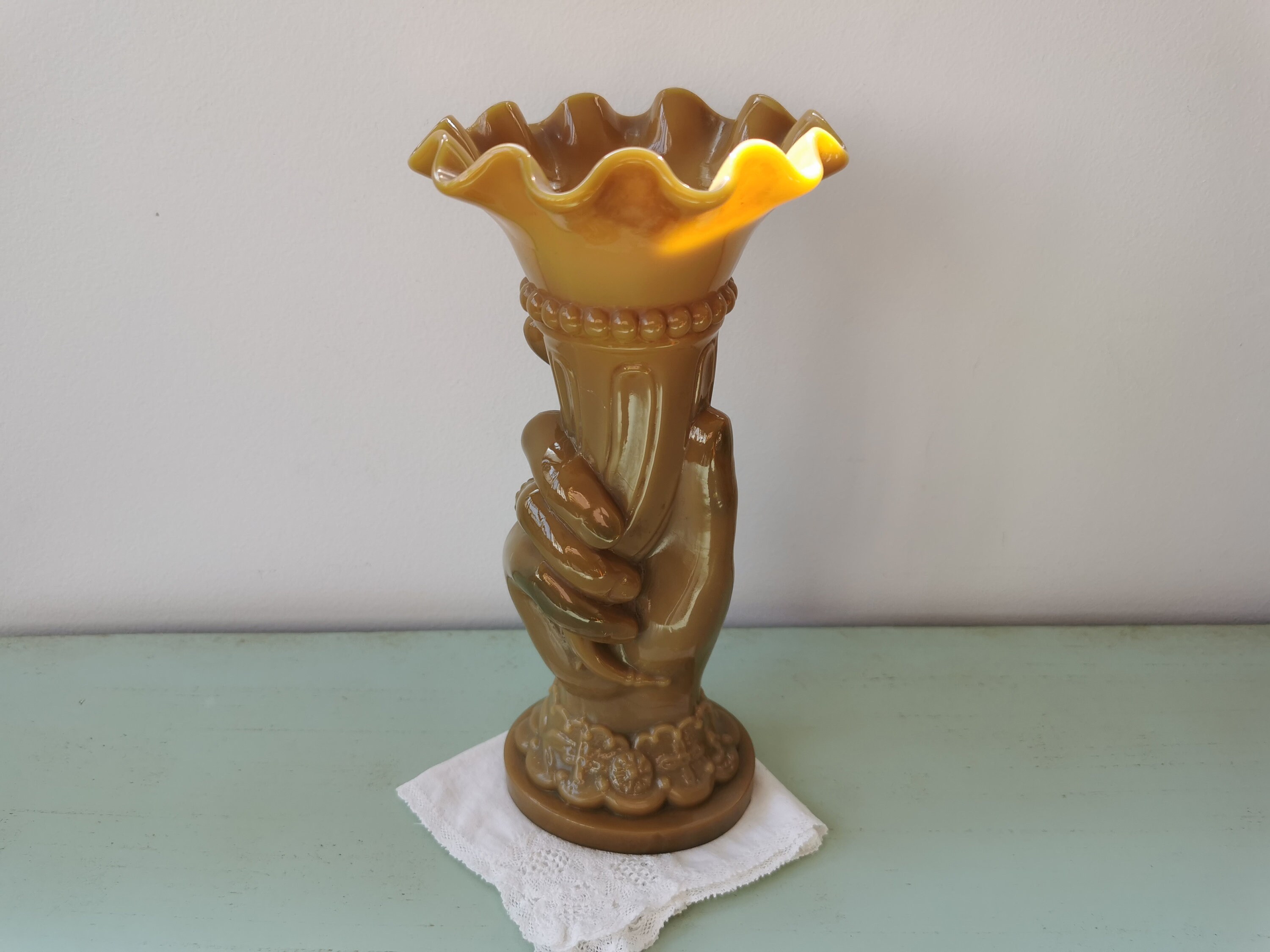 Vase Main Cornet Opaline Caramel Vallérysthal