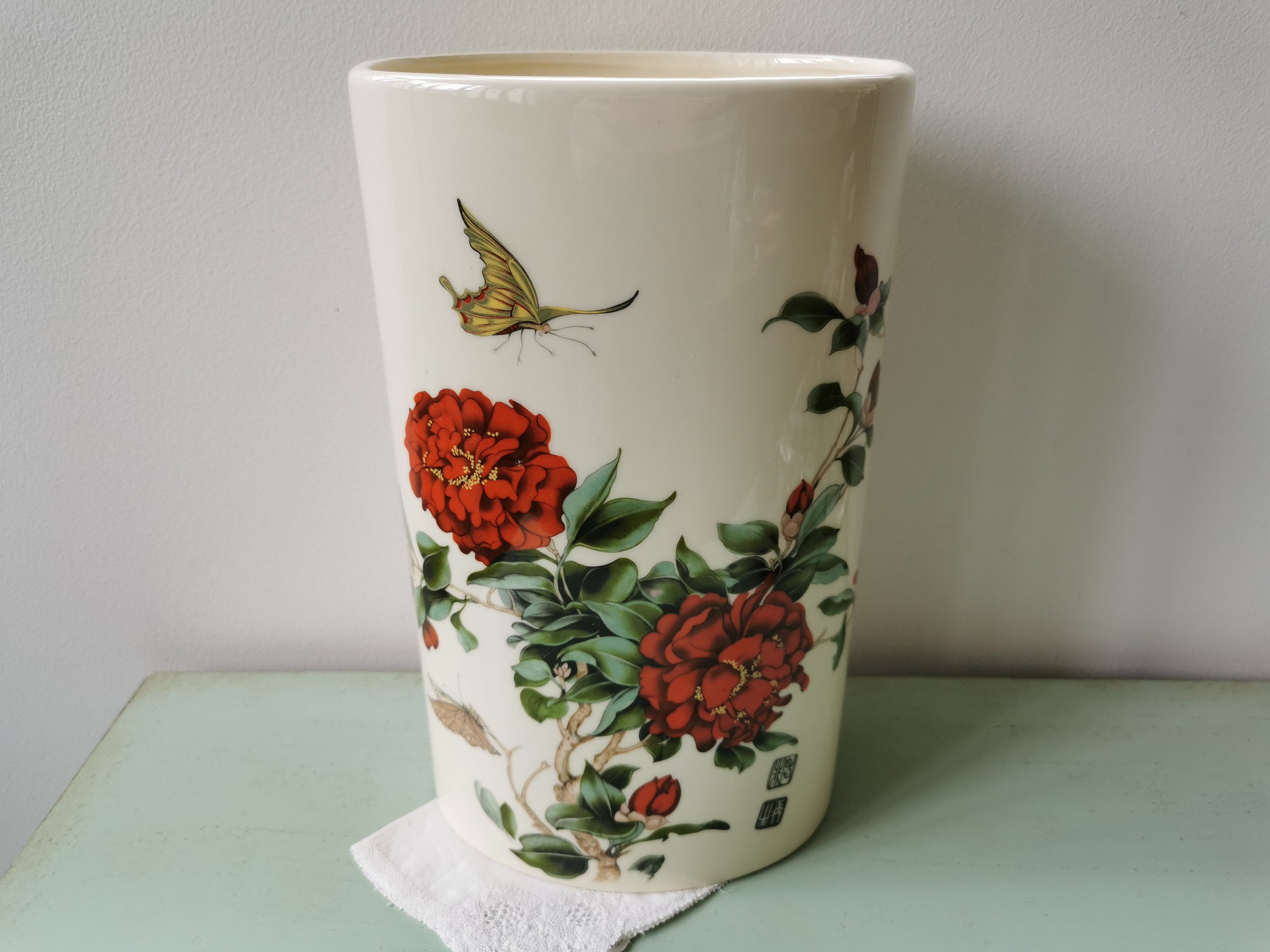 花と蝶の装飾 陶器製花瓶 高さ約15cm il_fullxfull.4809563729_g2sr.jpg