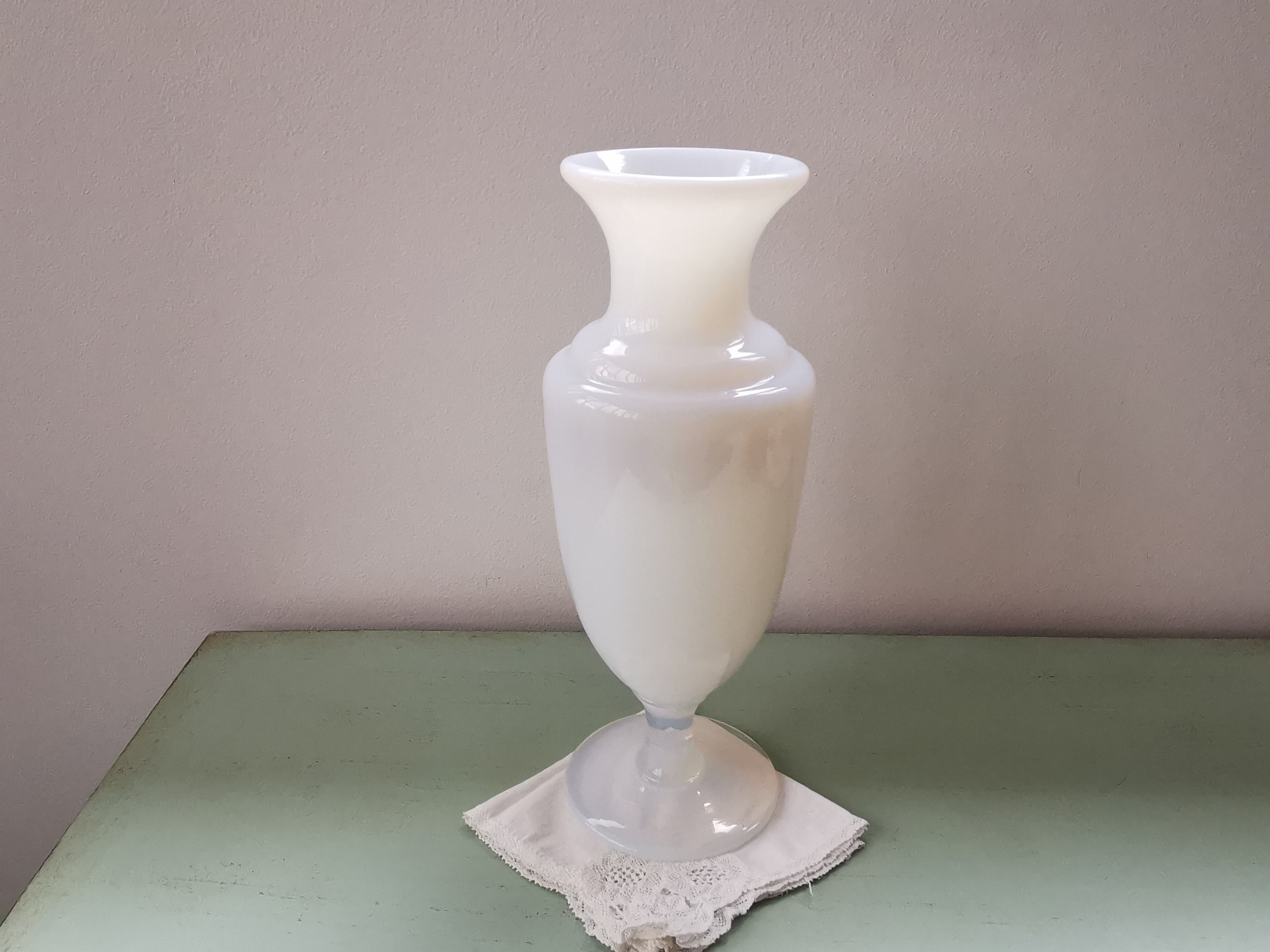 Vase Balustre Opaline de Sèvres Vintage