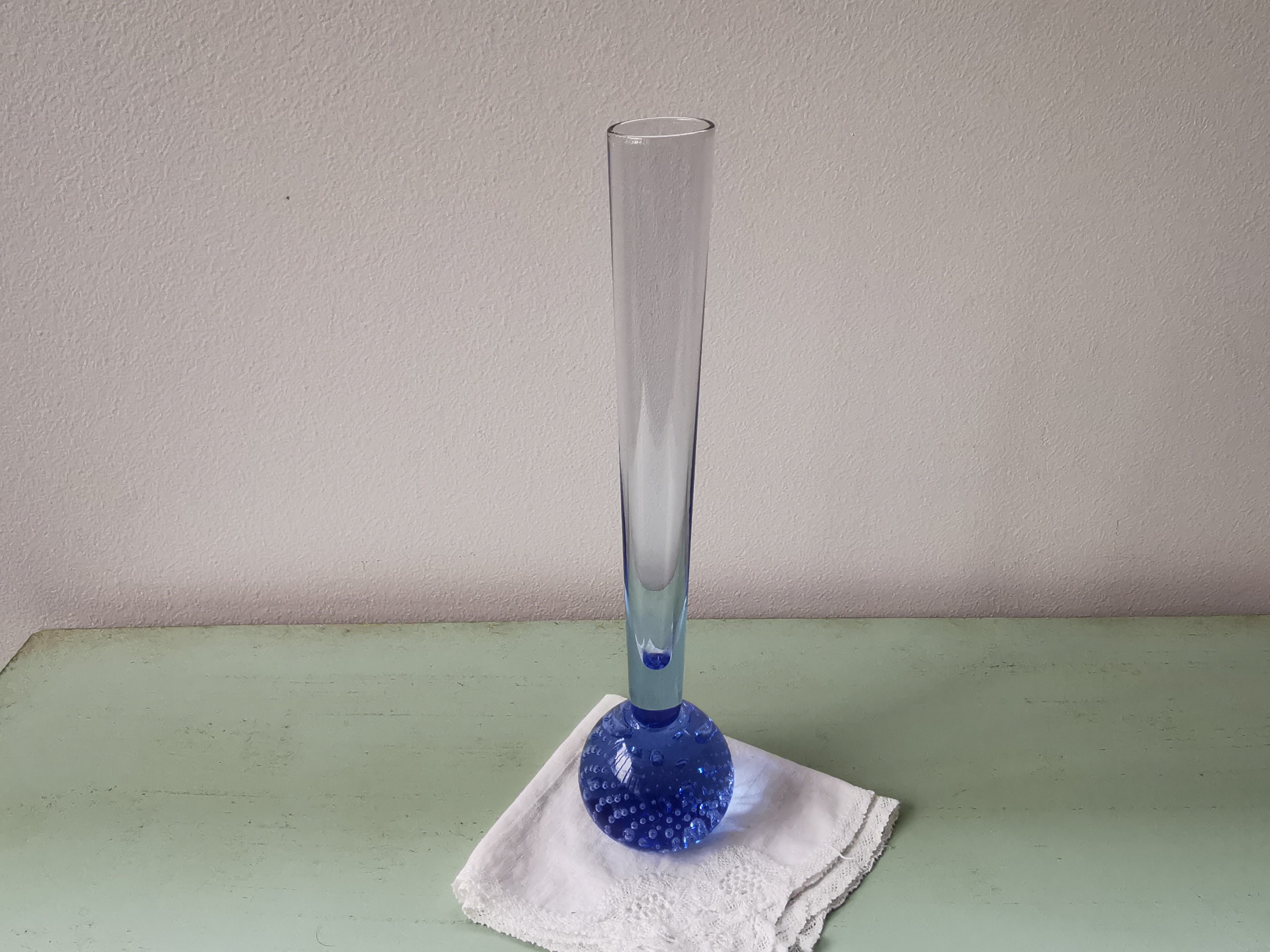 Vase Soliflore en Verre de Bohême Soufflé Bleu Vintage