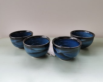 4 petits bols céramique bleu et noir japonaise vintage