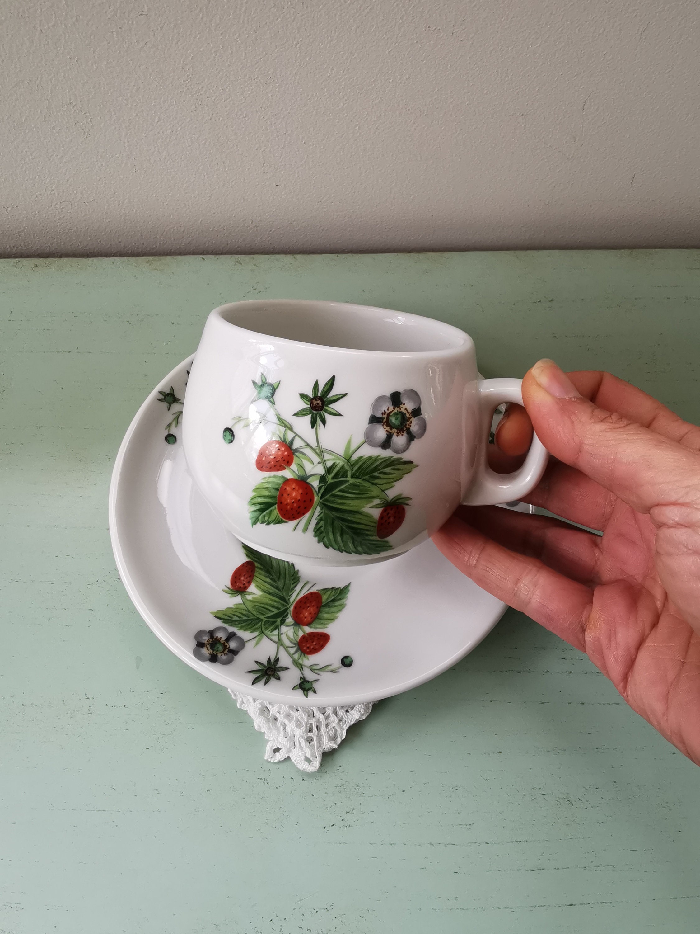 Wild Strawberry Cup in Vintage Paris Porcelain - Etsy Finland