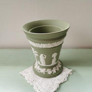 Jarrón vintage verde Wedgwood Jasperware