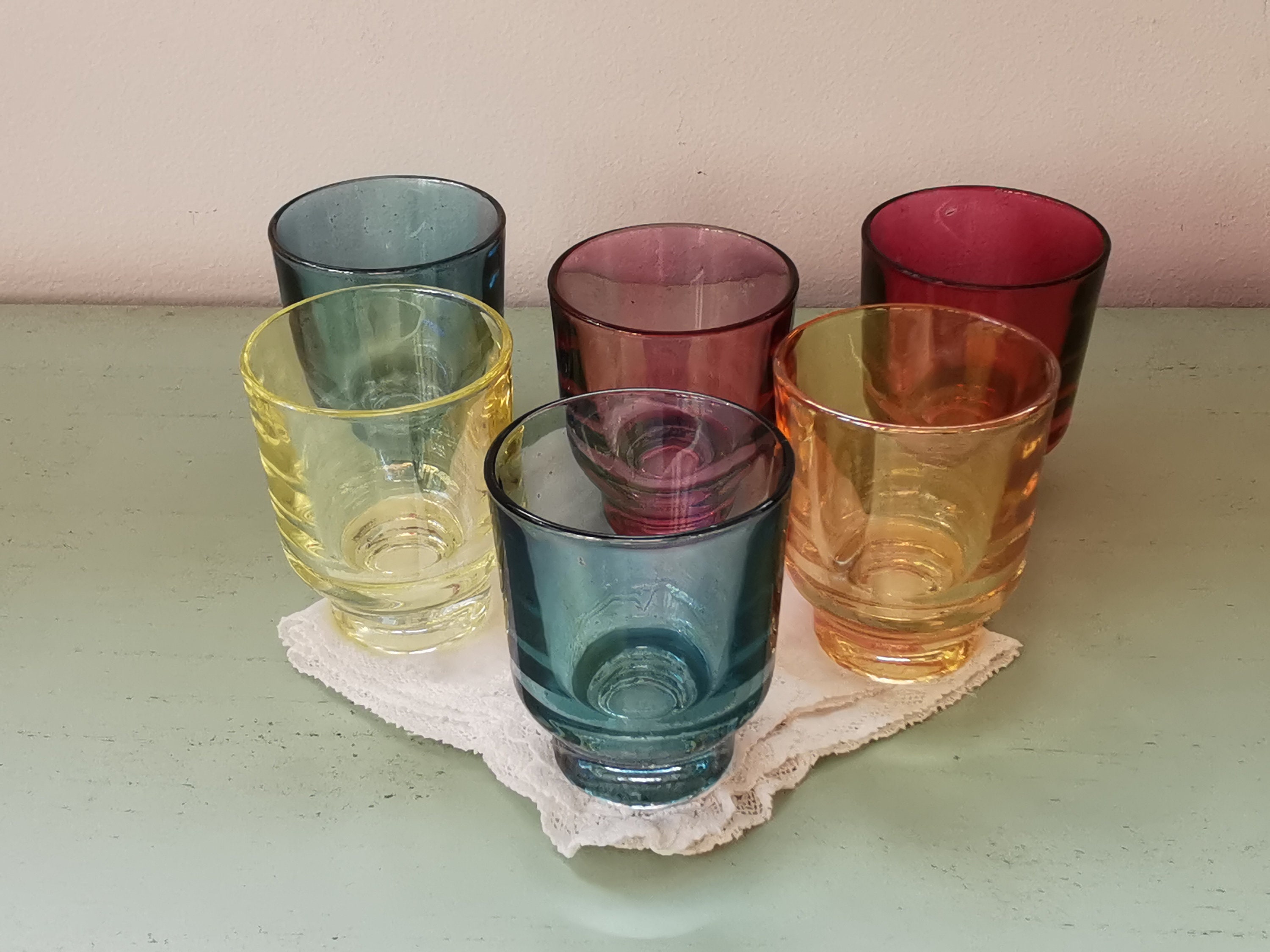 6 Petits Verres Colorés Irisés Vintage