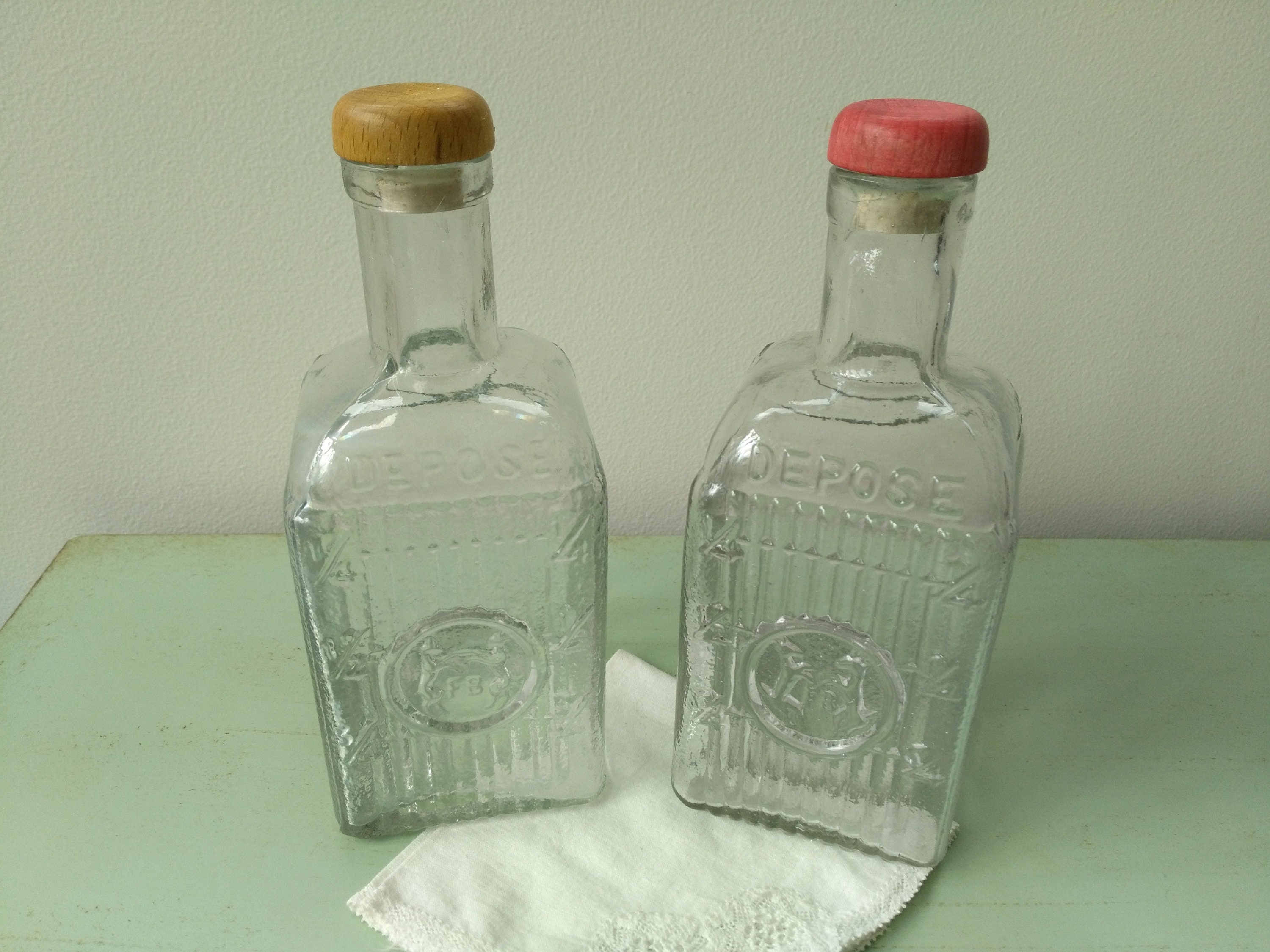 2 Bouteilles en Verre d'eau Purgative Villacabras Anciennes