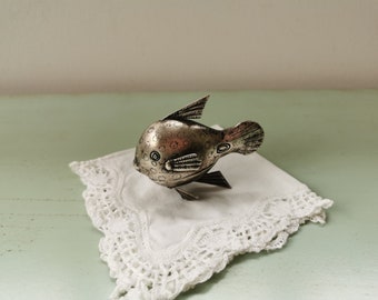 Petite boîte poisson en métal vintage