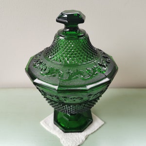 Bonbonnière drageoir sur pied en verre moulé vert émeraude vintage