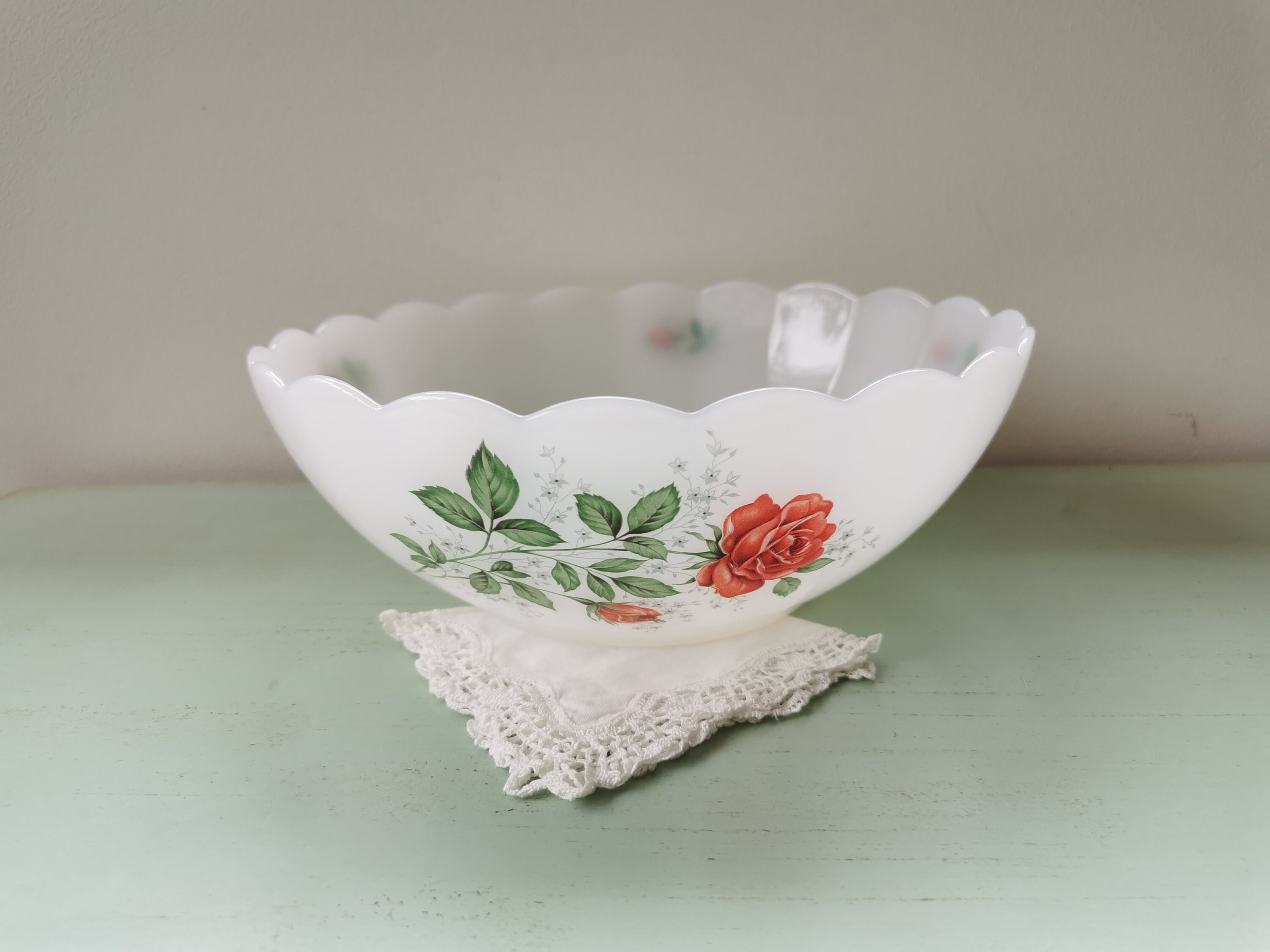 Grand Saladier Rond Arcopal 29 Cm - Décor Rose Rouge Fleuri - Motif Tressé - Occasion