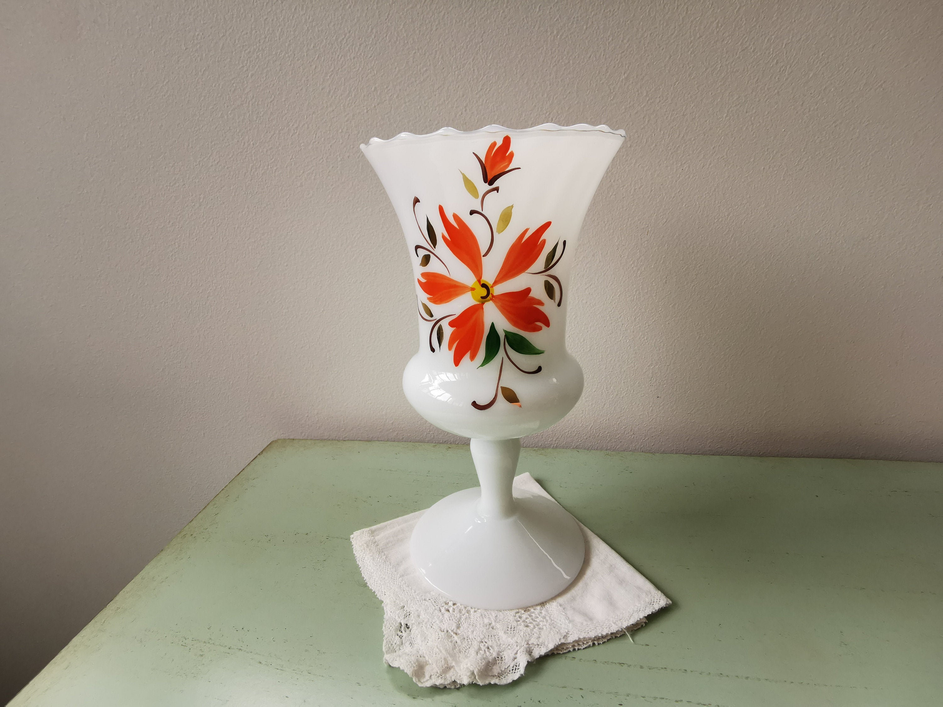 Petit Vase Médicis Opaline Blanche Fleurs Orange