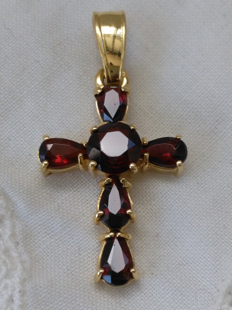 750 vintage garnet cross pendant