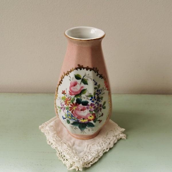 Kleine rosa Porzellanvase mit handbemaltem Vintage-Blumendekor