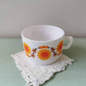 7 tasses à café arcopal à fleurs oranges - France