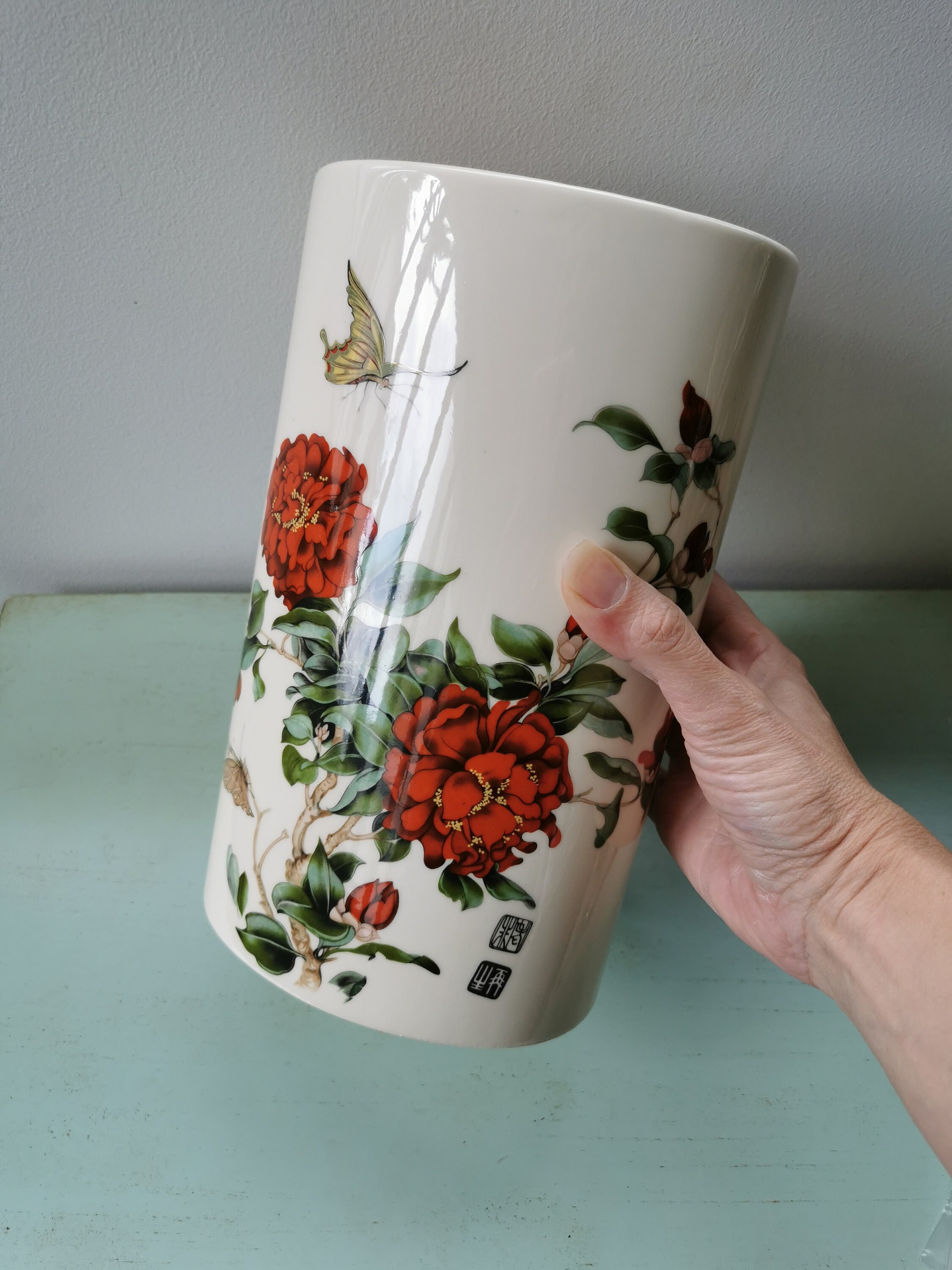 赤い牡丹とヴィンテージの蝶が描かれた中国の陶器の花瓶 - Etsy 日本