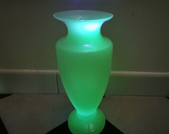 Vase opaline verte ouraline vintage