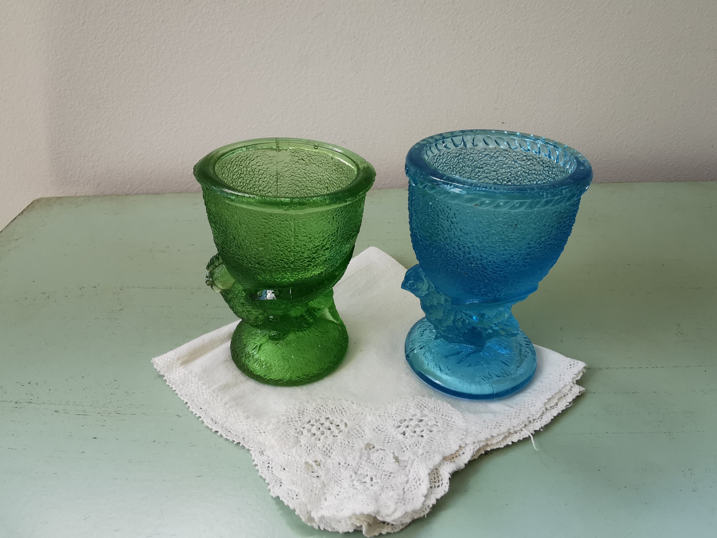 2 Coquetiers Poule et Coq Verre Bleu Vert