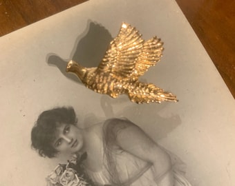 Really sweet bird brooch - original VINTAGE in golden tone - Deadstock (never worn)