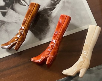 Western Style 1950's original boot brooch - original and never worn- in beige and brown- costume jewellery - early plastic - statement piece