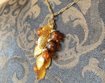 Elegant golden necklace choker with golden leaves and brown droplets - statement costume jewellery - vintage and original never worn