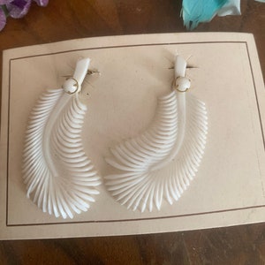 Feather earrings 1950&#39;s vintage original in its packaging and fantastic condition - never worn