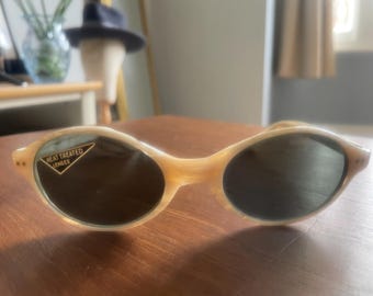 Oval shape Original Vintage Deadstock (never used) sunglasses in ivory white