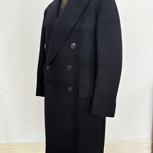 Classy Vintage Original 1960&#39;s Abrigo de lana para hombre en azul marino oscuro - Ld 22&quot; - en excelentes condiciones