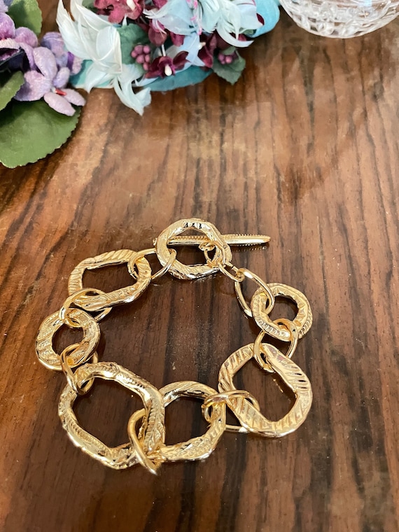 Big and bold golden bracelet - original vintage pi