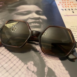 Stylish Hexagonal tortoise style Original Vintage Deadstock (never used) sunglasses with brown lenses