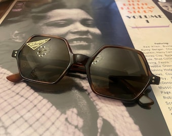 Stylish Hexagonal tortoise style Original Vintage Deadstock (never used) sunglasses with brown lenses