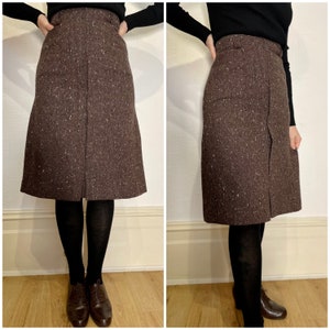 Beautiful 1940's Vintage and Original A line skirt in brown wool with cream and red speckles "Sigmund Eck" label waist 26"- UK 8