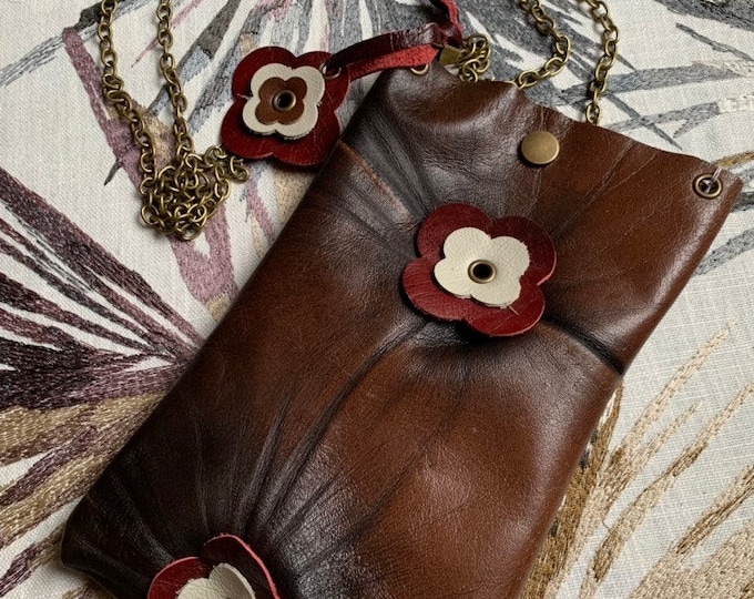 Crossbody bag, crossbody pouch, chain strap bag, chain strap pouch, phone pouch