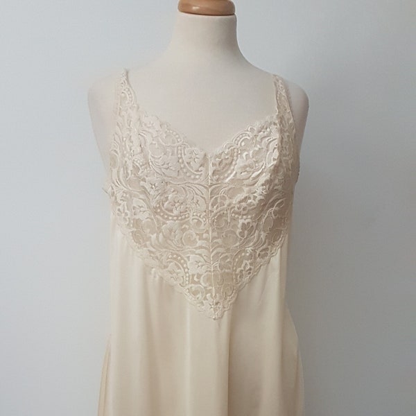 Full Slip , Wide Lace Trim ,  1980's  Vintage  Lingerie, Size  Extra Large For The Fuller Figure