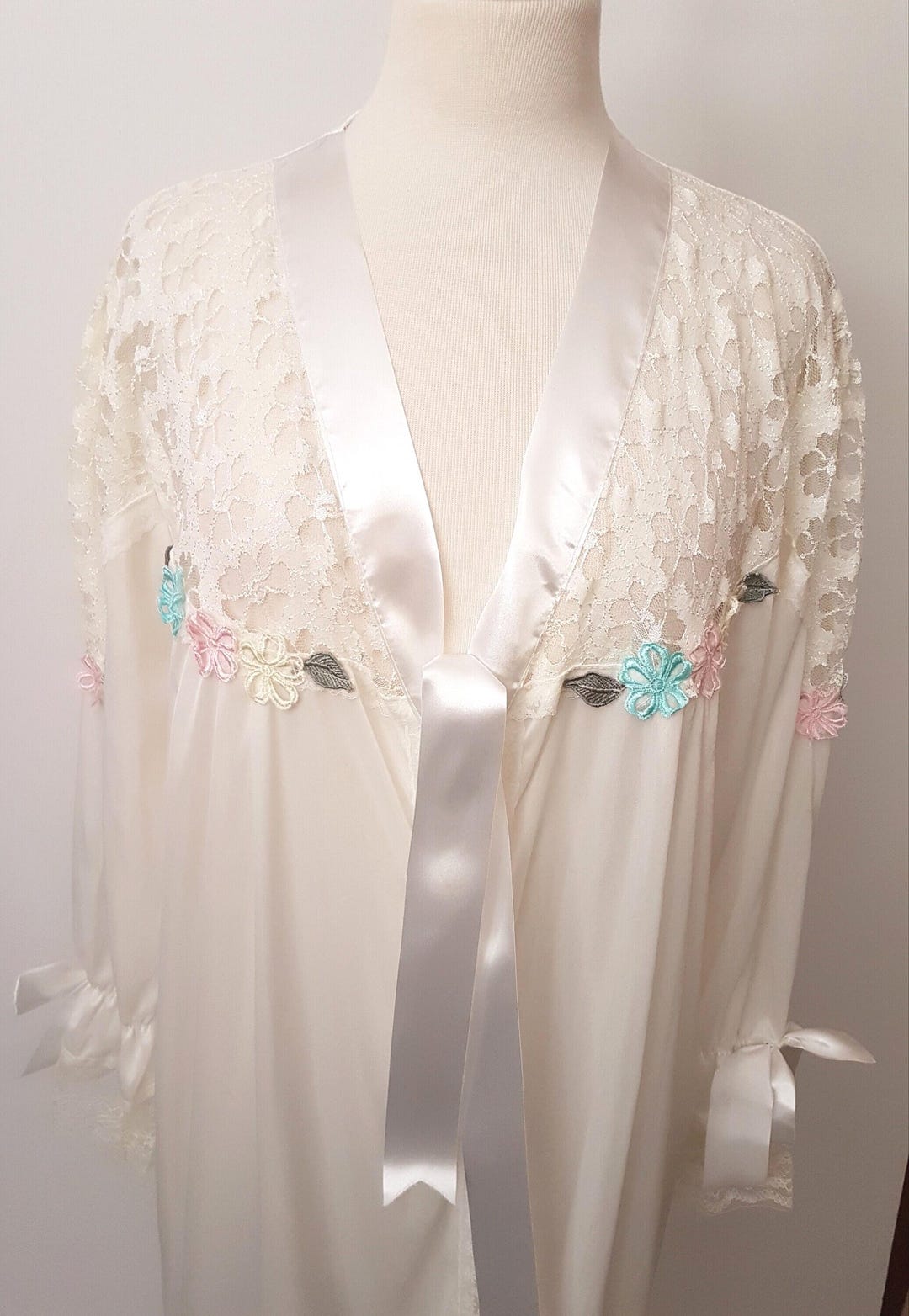 Romanic Female Robe Women's Romantic White Robe, Cover up by Sweet Dream, Size Large - Etsy