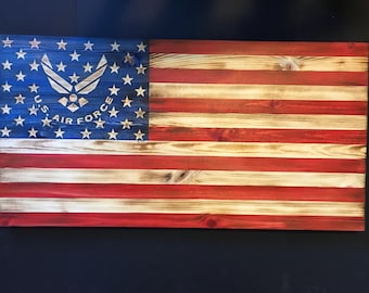 38x19 hölzerne amerikanische Flagge mit Air Force-Logo, anpassbare Flagge, holzverbrannte Flagge, rustikales Flaggenschild, Flaggengeschenk, beunruhigte Flagge, Wanddekoration