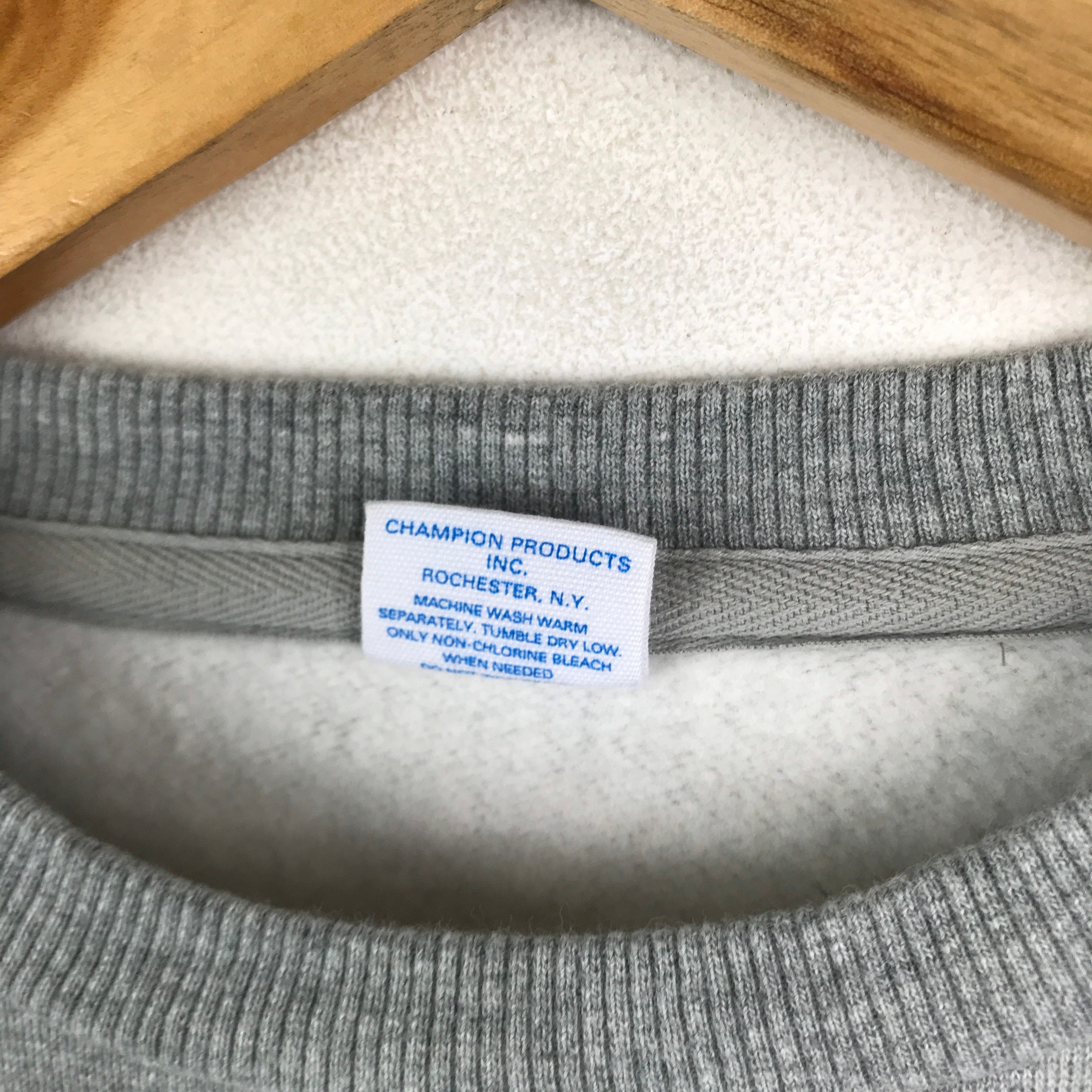 Champion sweater top cost qi