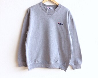 ¡Biella Italia! Vintage FILA ITALIA EMBROIDERY sudadera con logo pequeño color gris tamaño mediano