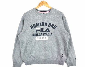 ¡¡¡Extraño!!! Vintage FILA BIELLA ITALIA Numero Uno Logo Crewneck Sudadera Gris Color Tamaño Grande
