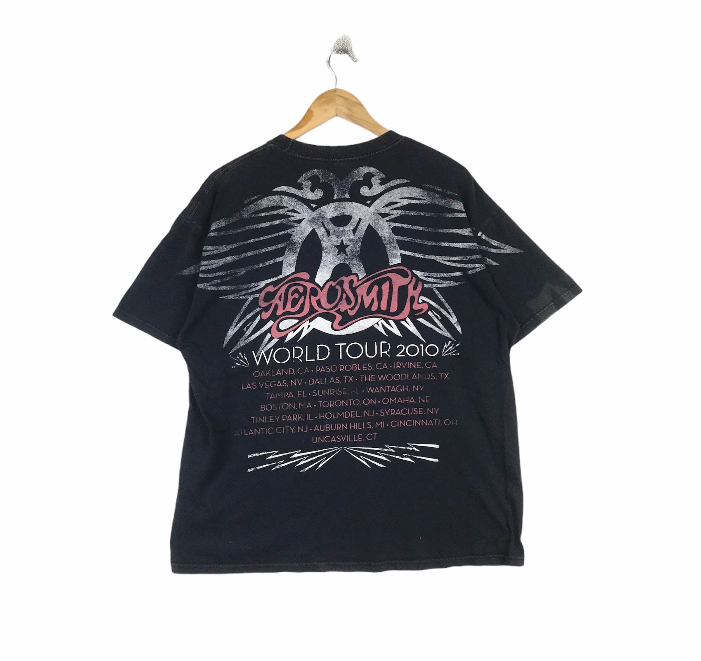 2010 Tour!!! Vintage Band Tee AEROSMITH TOUR 2010 by Triple A Tag