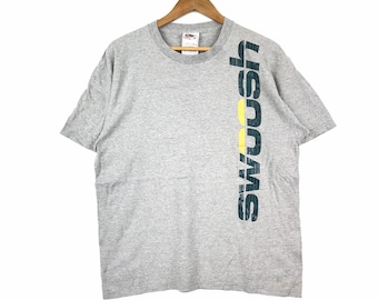Sällsynt!!! Vintage NIKE SWOOSH SPORTSWEAR Tillverkad i USA Stor Logotyp T-shirt Grå Färg Mellanstorlek