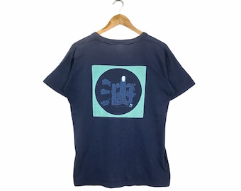 Por Toshio Suzuki!!! Camiseta vintage de 2001 do Studio Ghibli, inspirada em A Viagem de Chihiro, com efeito desbotado e desgastado, tamanho médio.