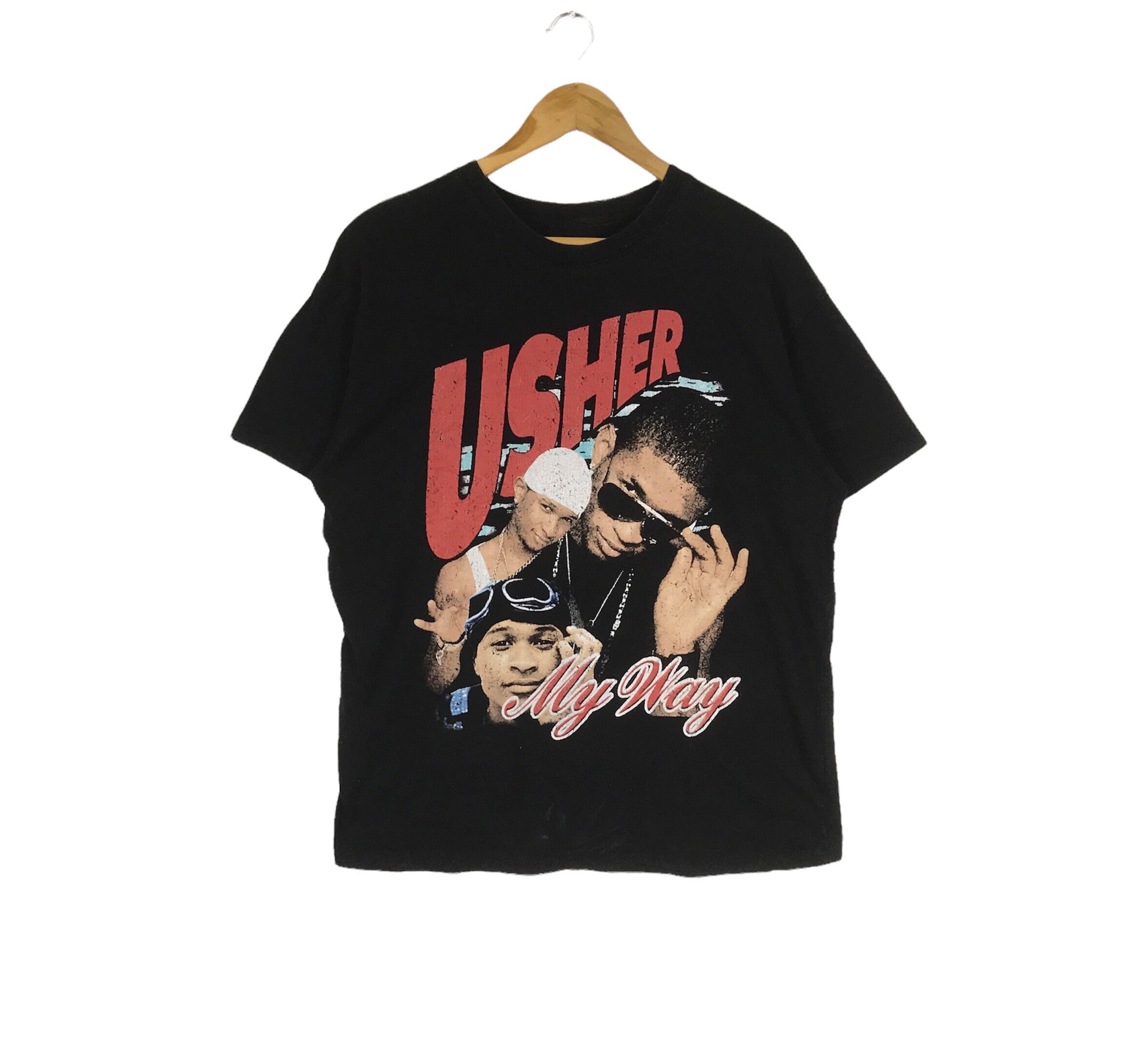 アメリカのシンガーソングライター!!! 有名なUSHER MY WAYアルバムT