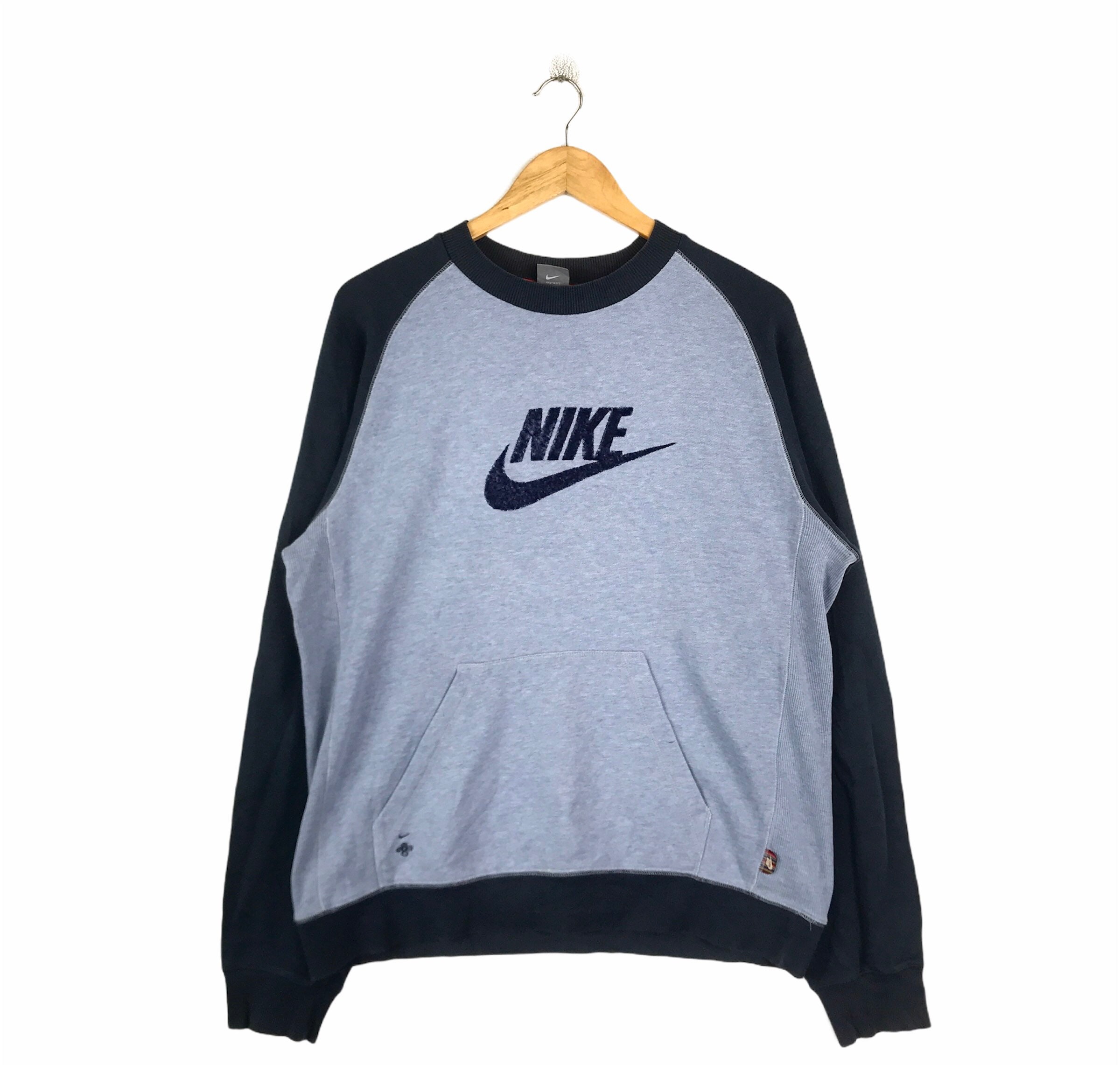 Nike sportswear swoosh discount crewneck